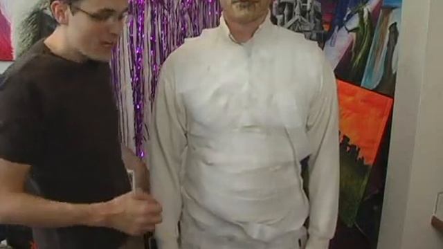 How to Make a Mummy Costume for Halloween : How to Wrap Your Torso for a Mummy Costume смотреть онлайн