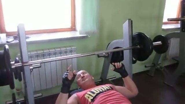 Жим 105 кг. Переход из дрищей в мужчины. Немного поздновато (45 лет), но уж как есть… смотреть онлайн