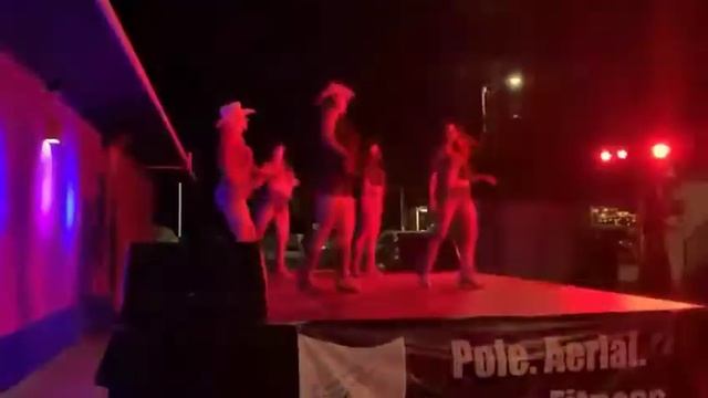 Line Dance Performance to The Git Up by Blanco Brown смотреть онлайн