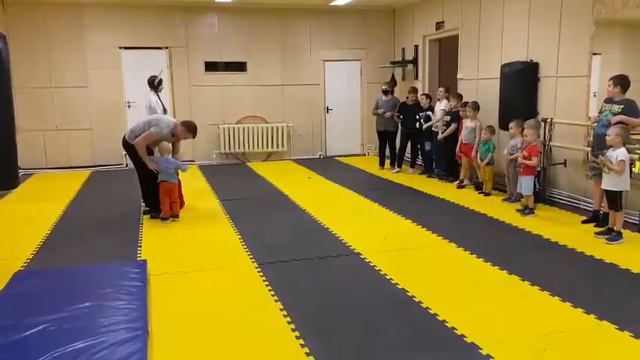 Дед Мороз принёс подарки детям!!! смотреть онлайн