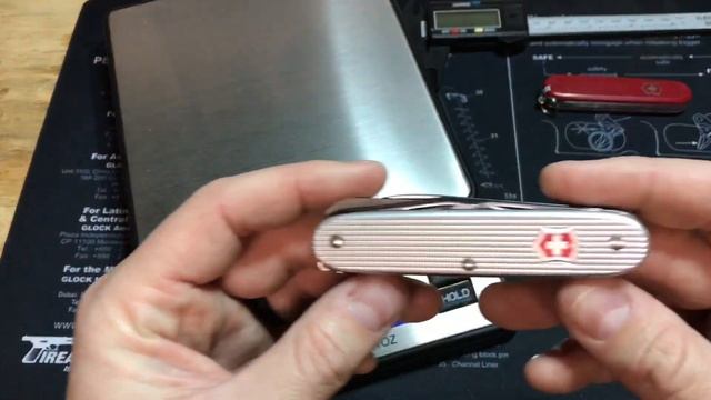 Victorinox Farmer Alox | Multitool Review смотреть онлайн