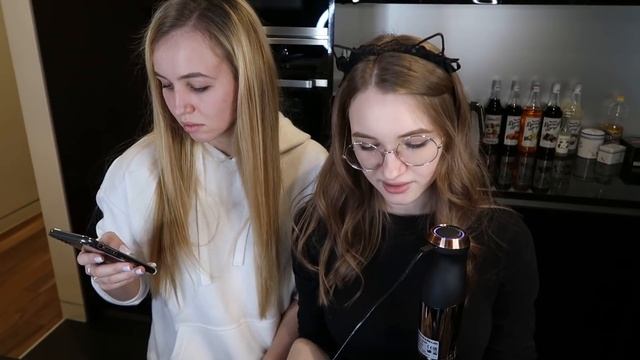 ДЕЛАЕМ КОКТЕЙЛИ И ОТВЕЧАЕМ НА ВОПРОСЫ С СЕСТРОЙ смотреть онлайн