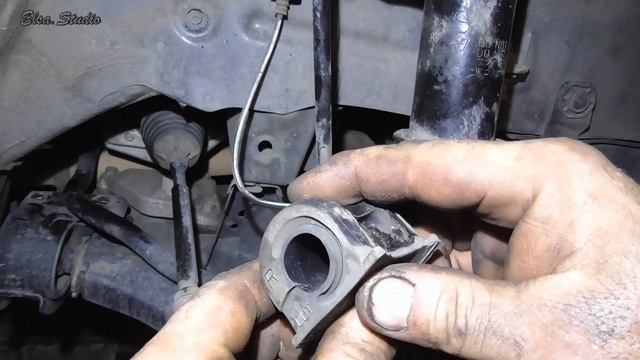 Замена резинок переднего стабилизатора Honda CR-V смотреть онлайн