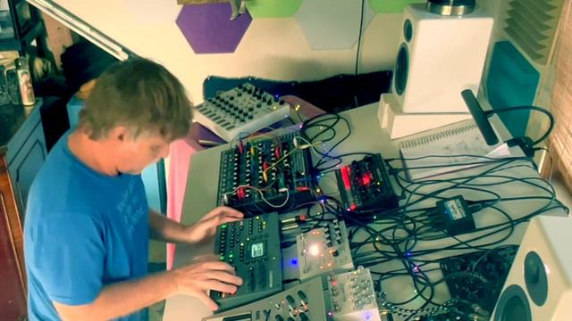 dark techno freestyle Dec.23 (Pulsar-23, DB-01 Bassline, Microcosm, Octatrack) смотреть онлайн