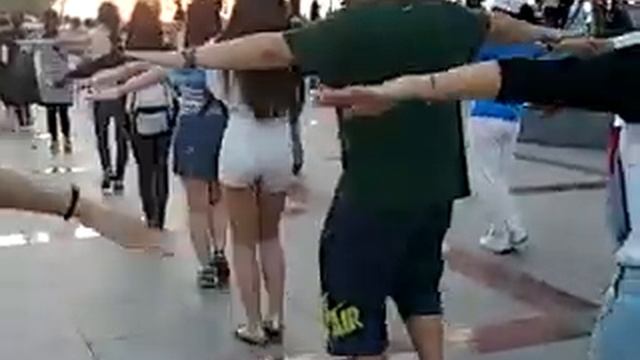 JiaMuSi Square Dance смотреть онлайн