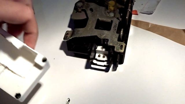 Ремонт микровыключателя замка двери (WV, Audi, Seat, Skoda)