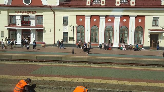 Один из дней работников станции Татарская, – сбор окурков на жд путях смотреть онлайн
