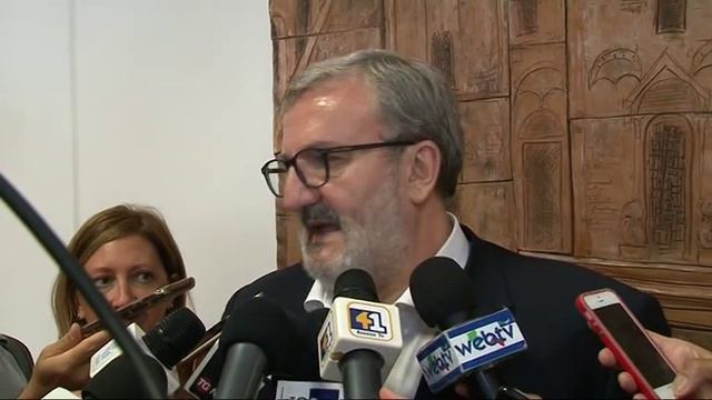 Michele Emiliano, tagli sanità: "mai chieste dimissioni ministro" смотреть онлайн