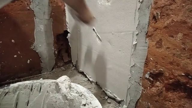 Часть 5. пошаговая инструкция" ремонт в санузле своими руками". Штукатурим по маякам .#ремонтванной смотреть онлайн