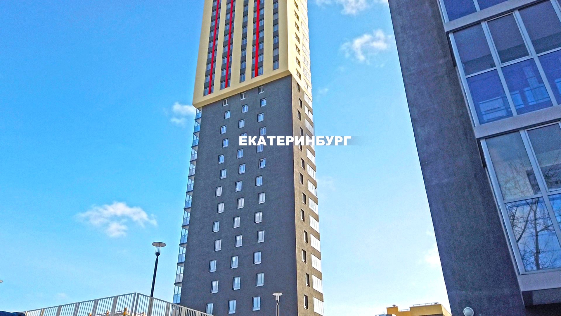 Екатеринбург супер ВИЗ. Небоскрёбы против малоэтажек кружится голова. Yekaterinburg city, Russia. 4K смотреть онлайн