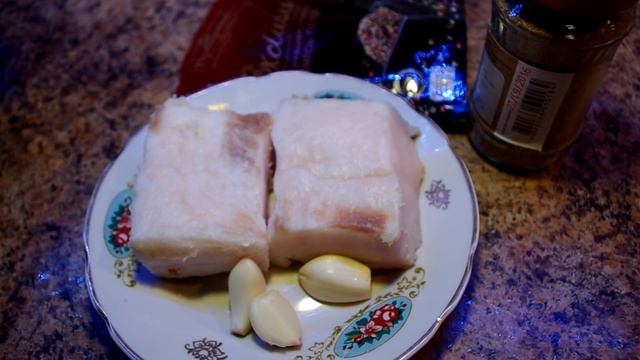 Закуска из сала со специями / Appetizer of bacon with spices смотреть онлайн