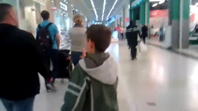 Эксперимент: как люди реагируют на слова дай пять на радость людям. смотреть онлайн