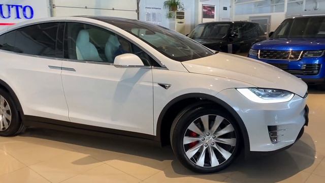 Tesla! Едем в будущее выбирать и обозревать крутейшие электромобили. Model 3, X и S. VLOG смотреть онлайн