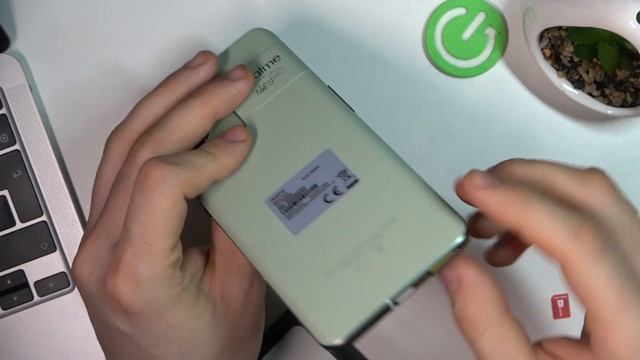 Как вставить симку в Realme GT 2 Pro