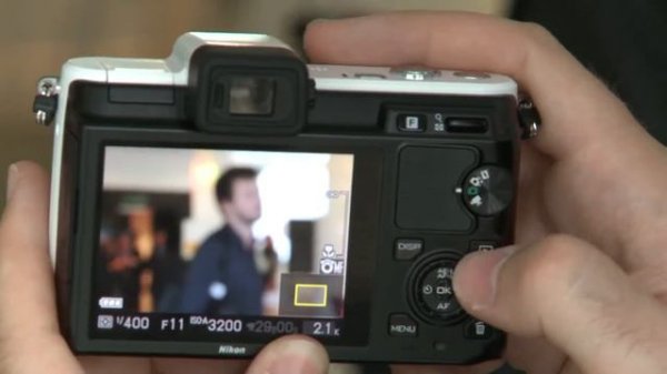 Nikon J1 vs V1 Review