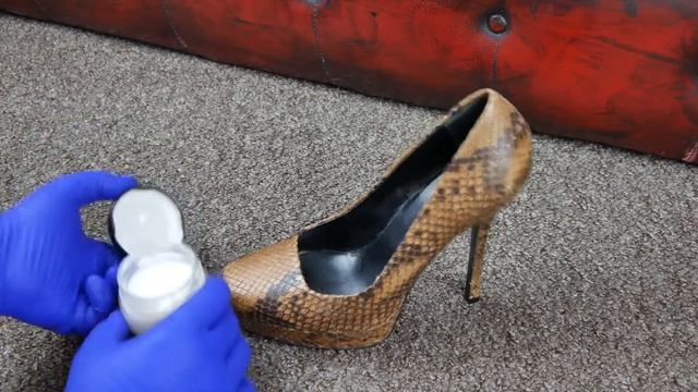 Using Saphir Reptan To Restore & Rejuvenate Reptile & Aquatic Leathers - Snake Crocodile смотреть онлайн