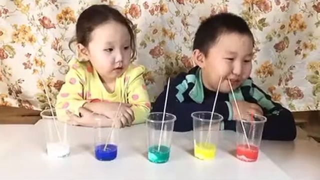 Семёнова Лиана, 4 года. Опыт: « Вулкан из цветной пены»🎨 смотреть онлайн