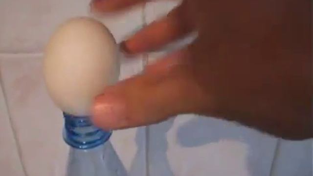 Как засунуть яйцо в бутылку Быстрый способ смотреть онлайн