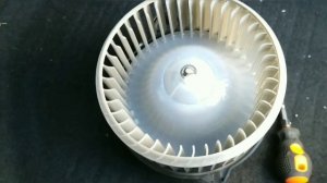 Скрипит вентилятор печки. Как разобрать