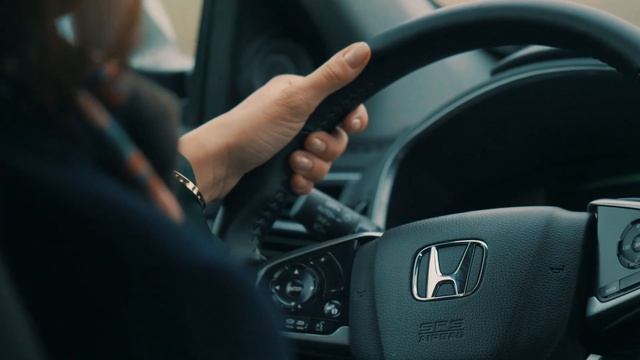 Une Miss France en Honda CR-V Hybrid смотреть онлайн