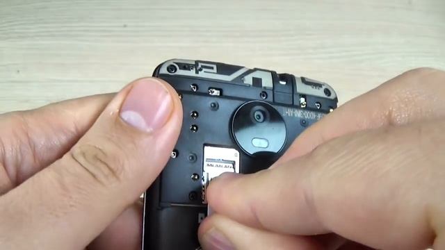 INSERT-REMOVE SIM/SD CARD Motorola MOTO E4 смотреть онлайн