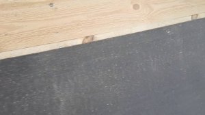 Укладка рубероида на деревянную обрещётку