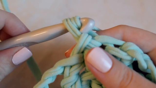 ВЯЗАНИЕ КРЮЧКОМ. КАК ВЯЗАТЬ КВАДРАТНУЮ КОРЗИНКУ из трикотажной пряжи. смотреть онлайн