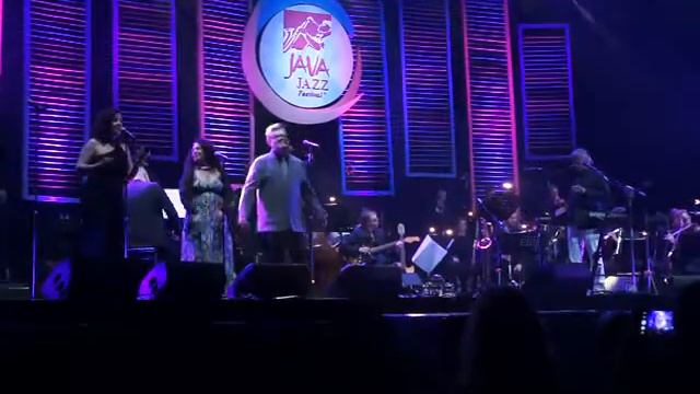 Ivan Lins, New York Voices and Danish Radio Big Band performing at Java Jazz 2018 Song 2 смотреть онлайн