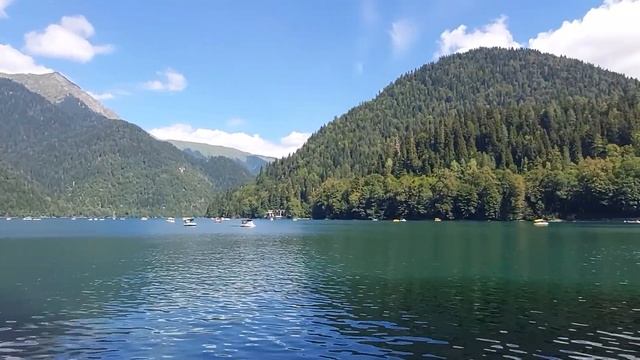 Озеро Рица в 2021 году. Горы и красота природы Абхазии смотреть онлайн