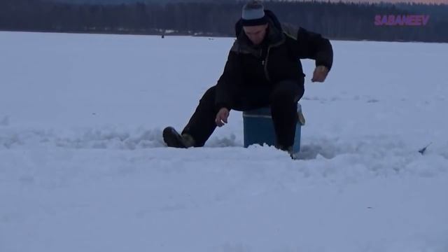 "Сабанеевская" рыбалка и прикормка на видео. Часть 4. Плотва в глухозимье. смотреть онлайн