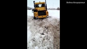 БЕЗУМНЫЕ ТРАКТОРИСТЫ или Трактористы профи своего дела.mp4
