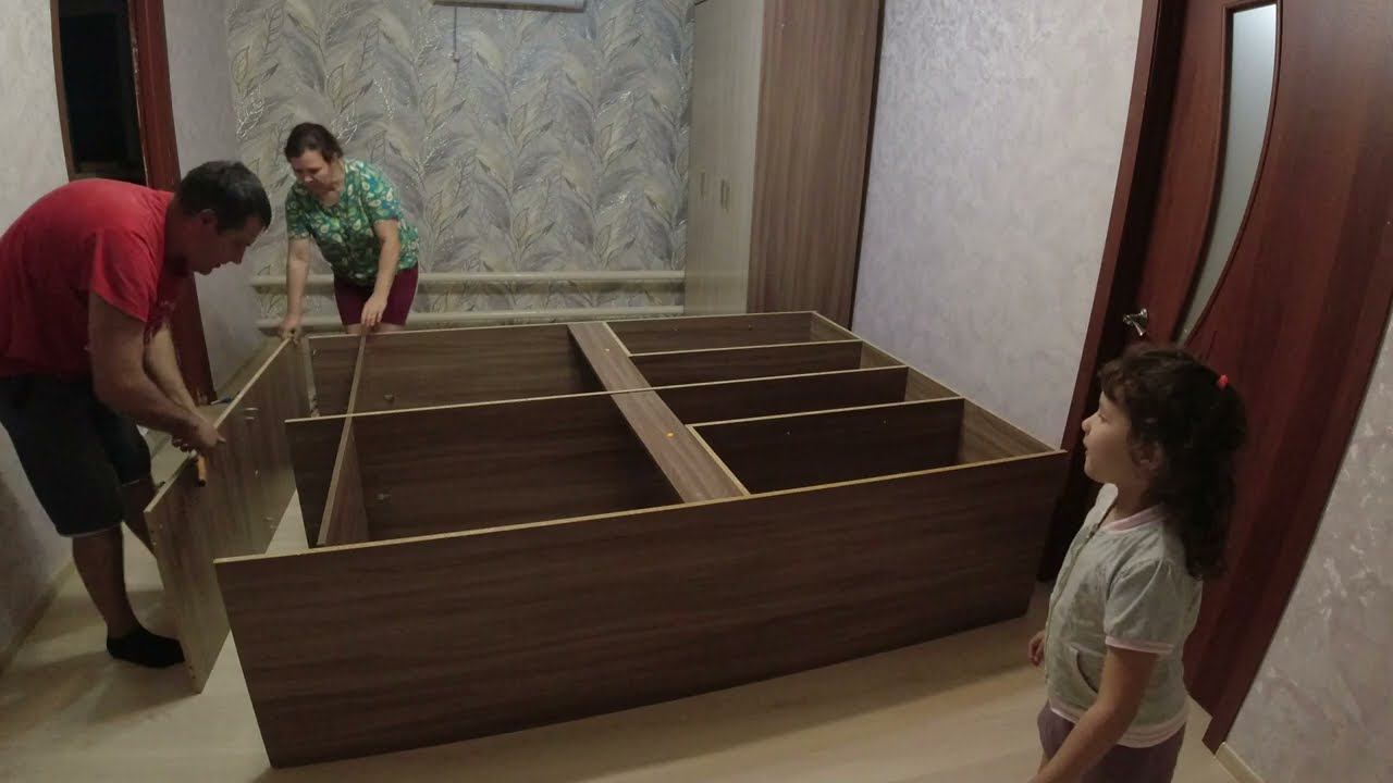 СОБИРАЕМ МЕБЕЛЬ / В АРАНЖЕРЕЕ / РАСПУСКАЮТСЯ ЦВЕТЫ смотреть онлайн