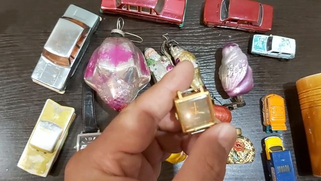 Коллекционные машинки, ёлочные игрушки, часы QiQ смотреть онлайн