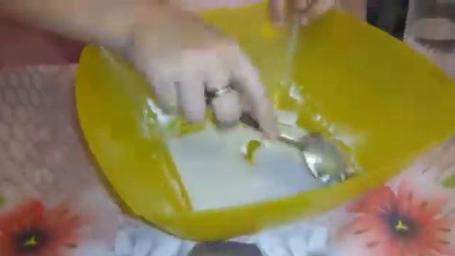 КАК СДЕЛАТЬ НЕНЬЮТОНОВСКУЮ ЖИДКОСТЬ|ИЗ КАРАХМАЛА И ВОДЫ смотреть онлайн