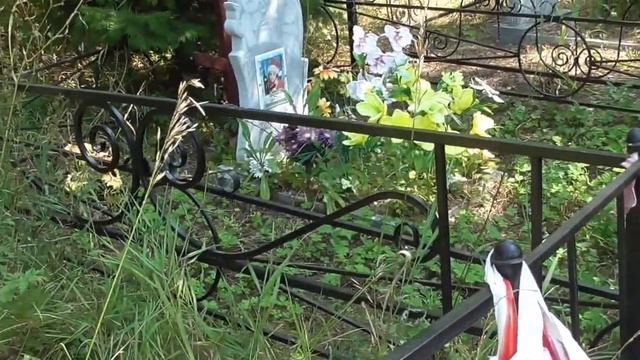 Жена мужу застолбила место на кладбище... смотреть онлайн
