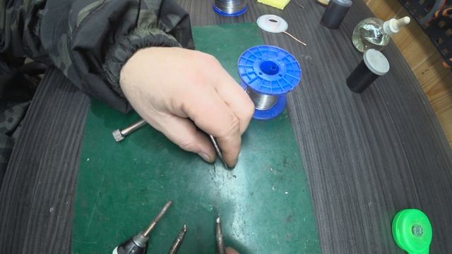 как паять платы . Учимся паять правильно . Канифоль против ЛТИ 120 смотреть онлайн