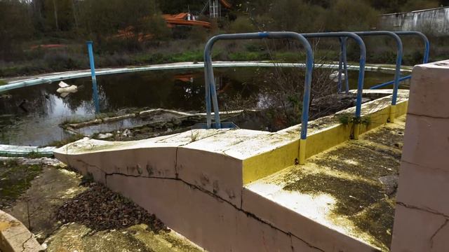Exploring a $25m Abandoned Waterpark: Hidden In The Mountains! смотреть онлайн