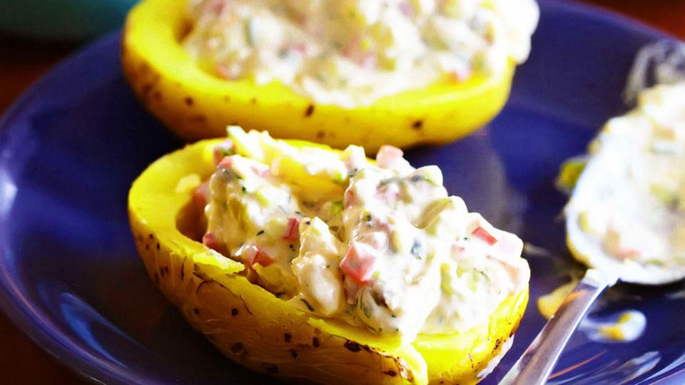 Запеченный картофель. Быстрое, вкусное, сытное и легкое в приготовлении блюдо смотреть онлайн