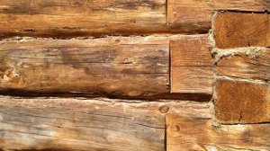 Конопатка сруба паклей с помощью перфоратора.