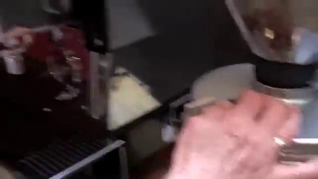 Crew Review: Mahlkonig K30 Vario Commercial Coffee Grinder смотреть онлайн