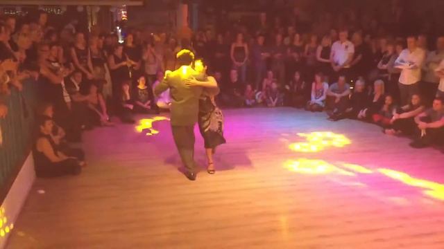 Julio Alvarez e Yailet Suarez. Milonga смотреть онлайн