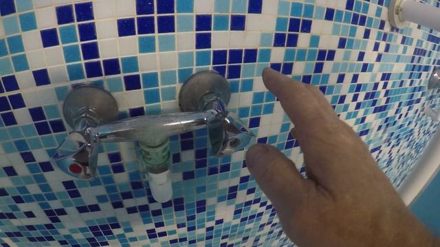 Вырвало кран-буксу смесителя под давлением. смотреть онлайн