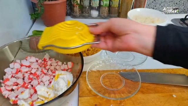 Как приготовить крабовый салат, пошаговый рецепт смотреть онлайн