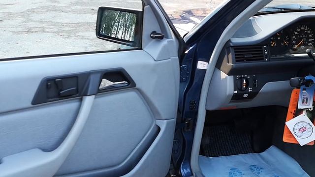 Mercedes Benz W124 300D Turbo 15.000 kilometers 1st paint - Oldenzaal Classics смотреть онлайн