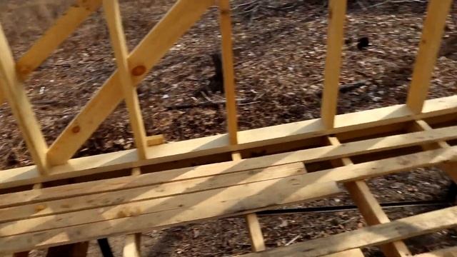 Обзор стройки, обработка антисептиком бруса, покраска свай. смотреть онлайн