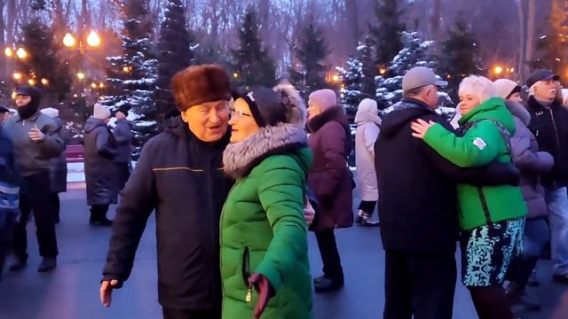 СЛАДКАЯ МОЯ!???/ТАНЦЫ В ПАРКЕ ГОРЬКОГО ХАРЬКОВ 2022 смотреть онлайн