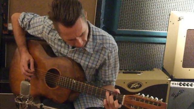 Duncan James playing a Runesson 12-stringed guitar. смотреть онлайн