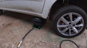 Работа пневмодомкрата от автомобильного компресосра