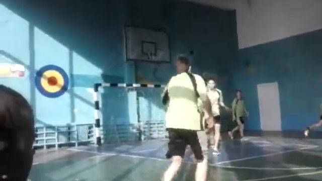 БАСКЕТБОЛ:школа №40 VS №75 (1 тайм) смотреть онлайн