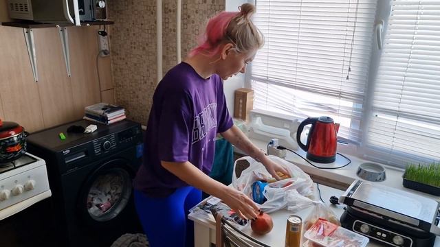 Купила вкусняшек. смотреть онлайн